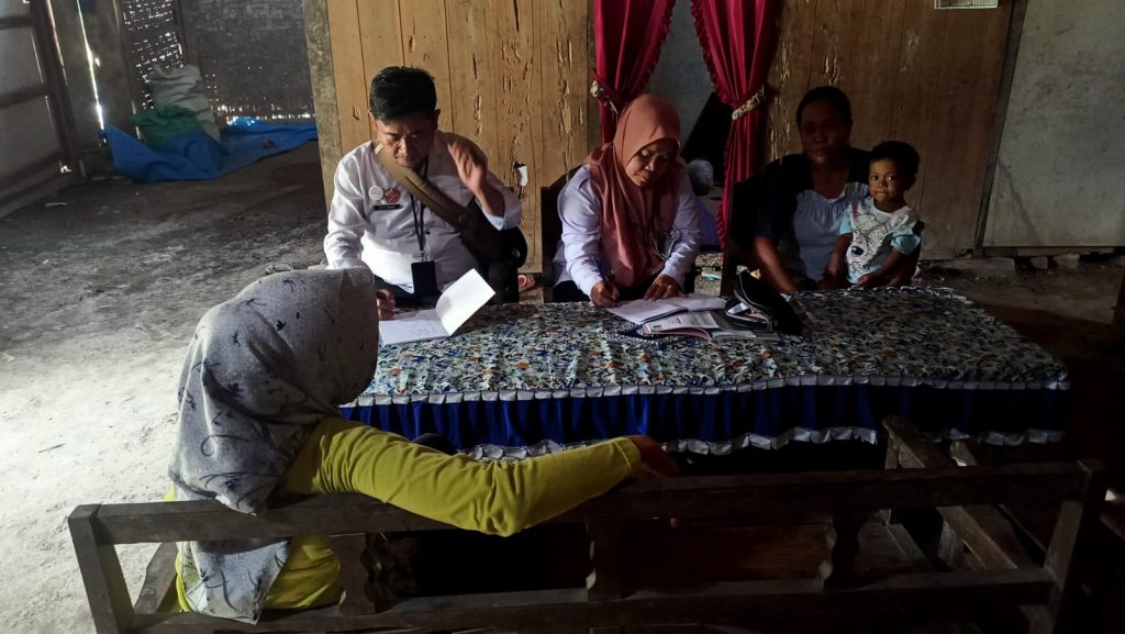 KUNJUNGAN RUMAH DAN MONEV PEMBERIAN PMT LOKAL DI DESA PLOSOREJO