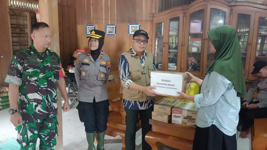 PELAYANAN POSKO KESEHATAN PASKA BANJIR DI DESA PULONGRAMBE KECAMATAN TAWANGHARJO