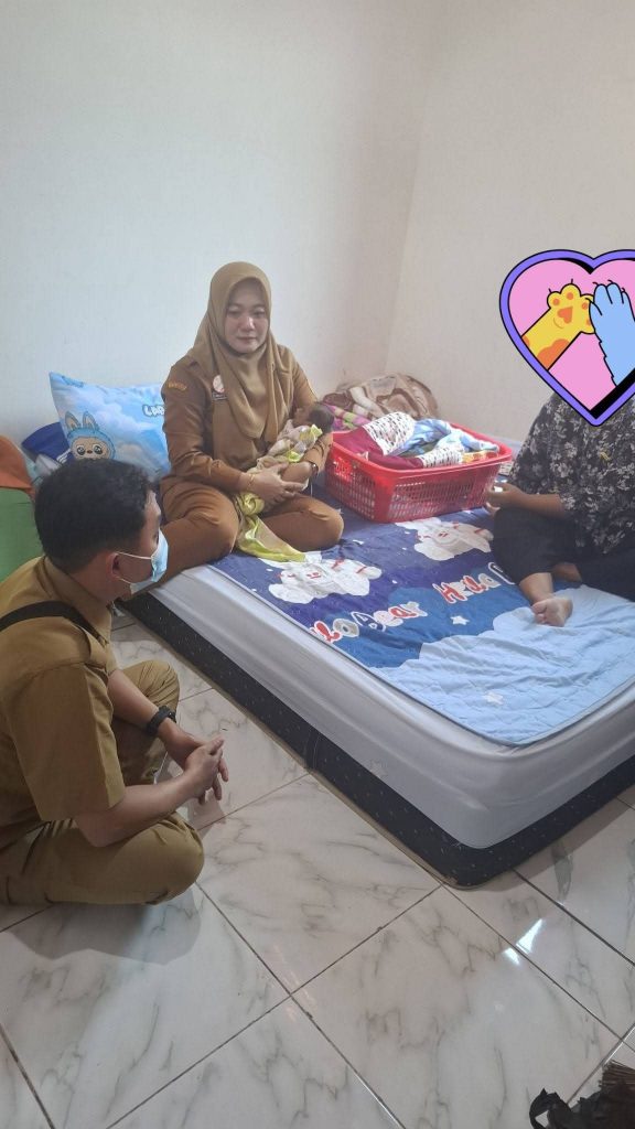 Tingkatkan Kesehatan Ibu dan Bayi, Bidan Desa Selo dan Petugas Gizi Puskesmas Tawangharjo Lakukan Kunjungan Rumah Pasca-Melahirkan dan Pemantauan BBLR